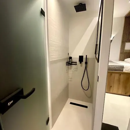 Tinyvibe - Downtown Seabreeze Apartament Rhodes City